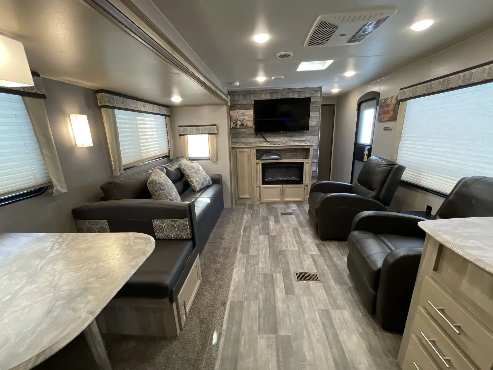 2021 Coachmen Catalina Legacy Edition 303RKDS — living area main