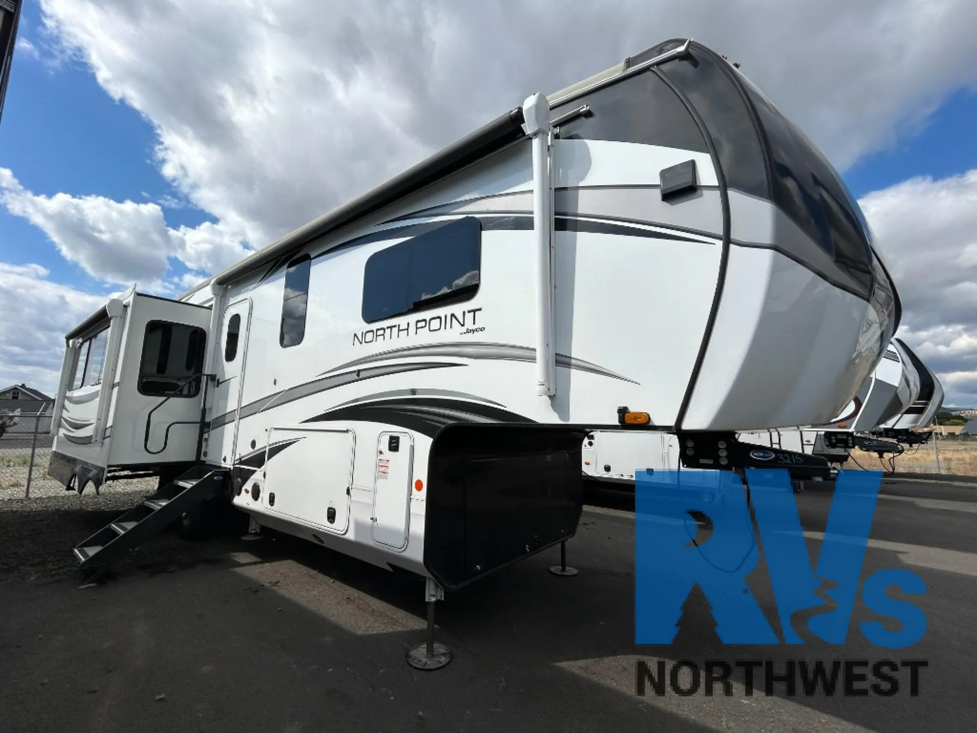 2022 Jayco North Point 340CKTS - Photo 2