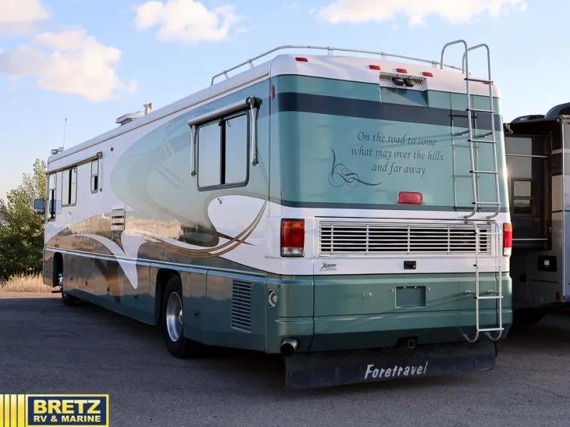 1999 Foretravel Foretravel Used   4000 U320 - Photo 2