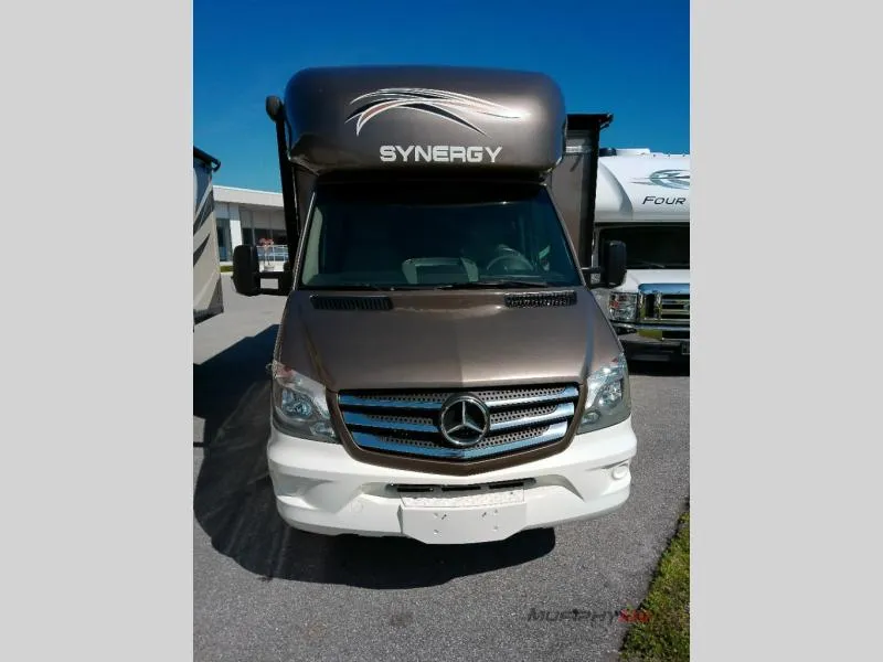 2017 Thor Motor Coach Synergy SP24 - Photo 2