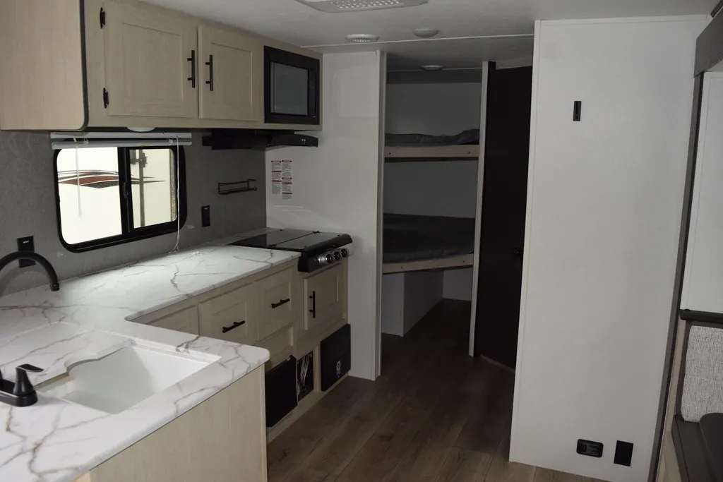 2025 Shasta RVs i-5 Series 525BHS, Photos photo 8