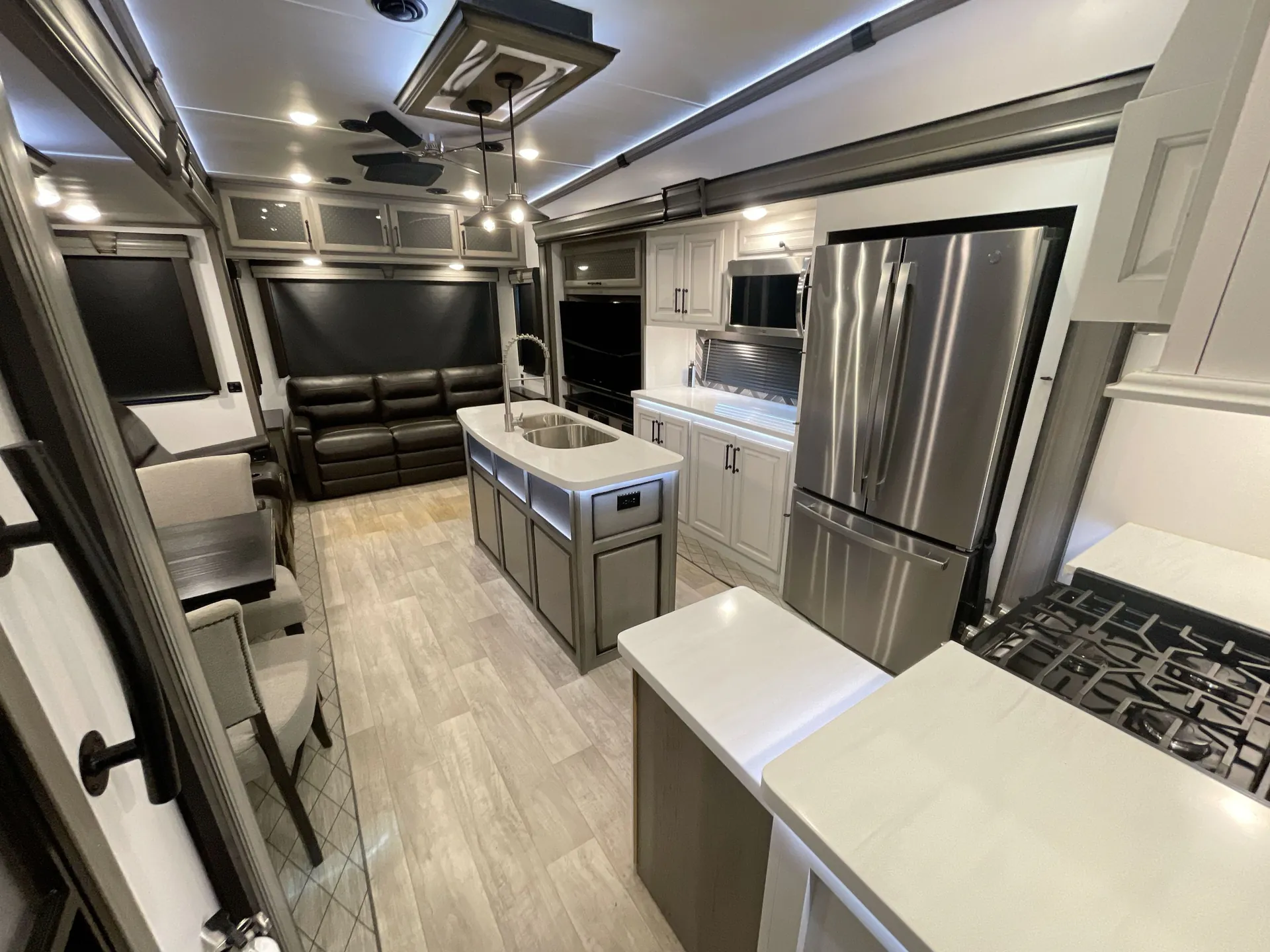 2022 Keystone Montana 3231CK — backside