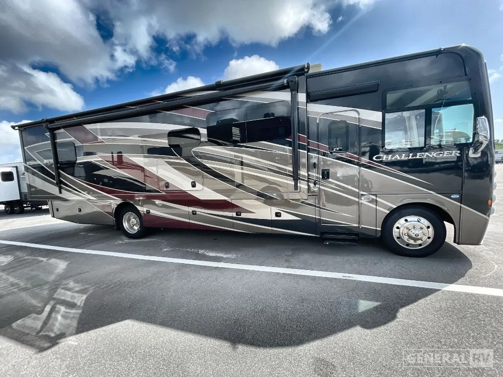 2023 Thor Motor Coach Challenger 35MQ - Photo 2