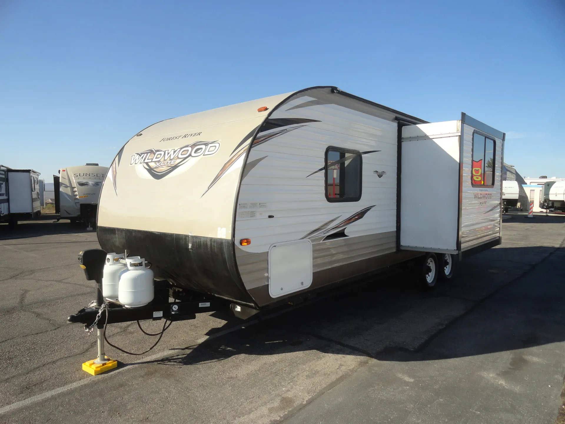 2019 Forest River Wildwood X-Lite 241BHXL — Photo 7