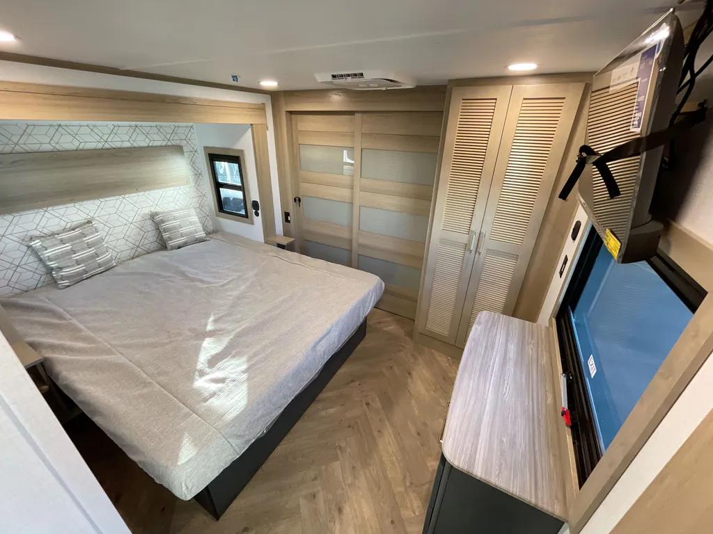 2026 Keystone Raptor 441, Photos photo 15