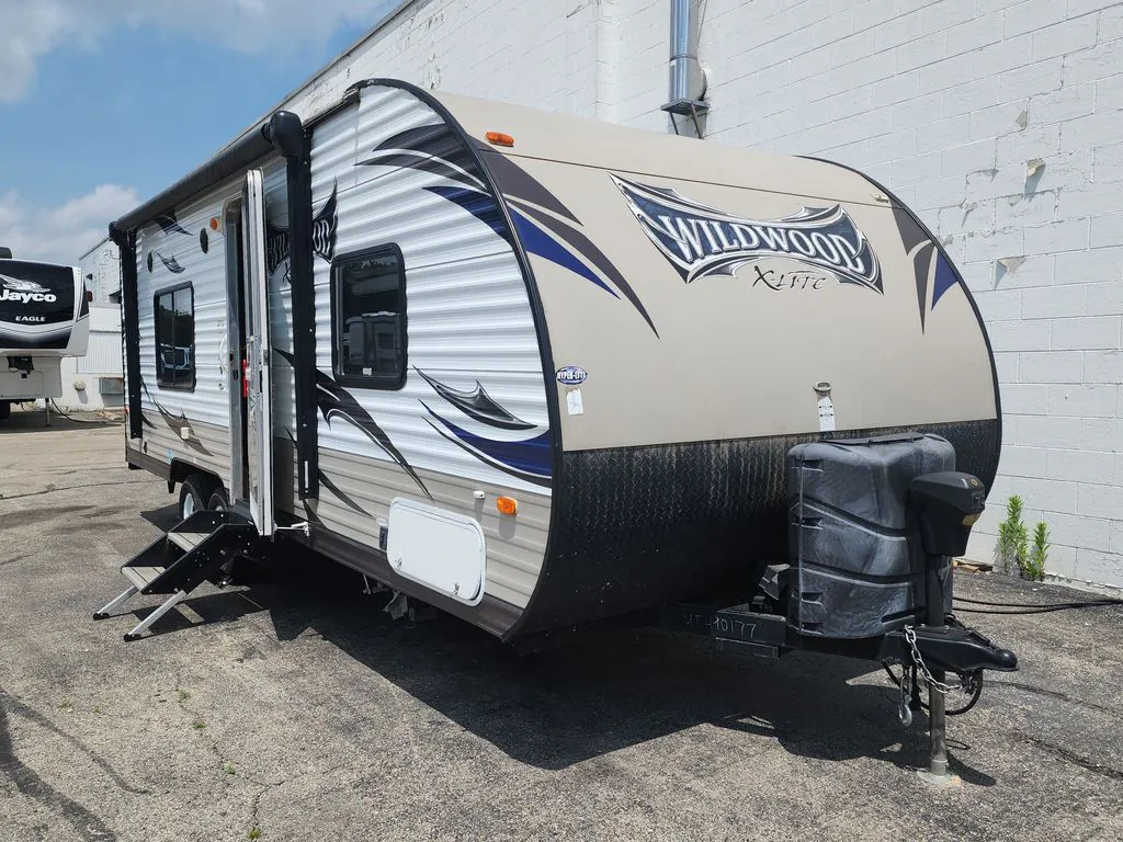 2015 Forest River RV Wildwood X-Lite 241QBXL - Photo 2