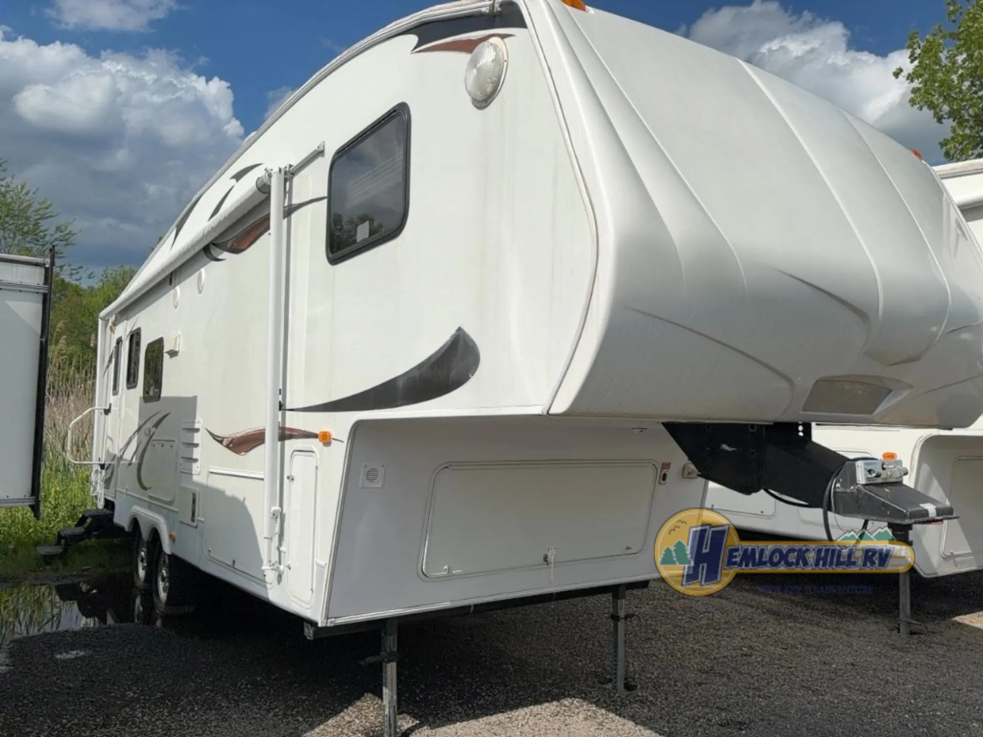2010 Keystone Cougar XLite 26RLS - Photo 2