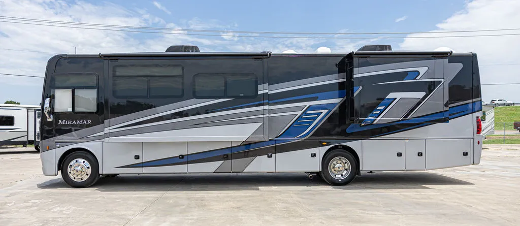2024 Thor Motor Coach Miramar 37 - Photo 4