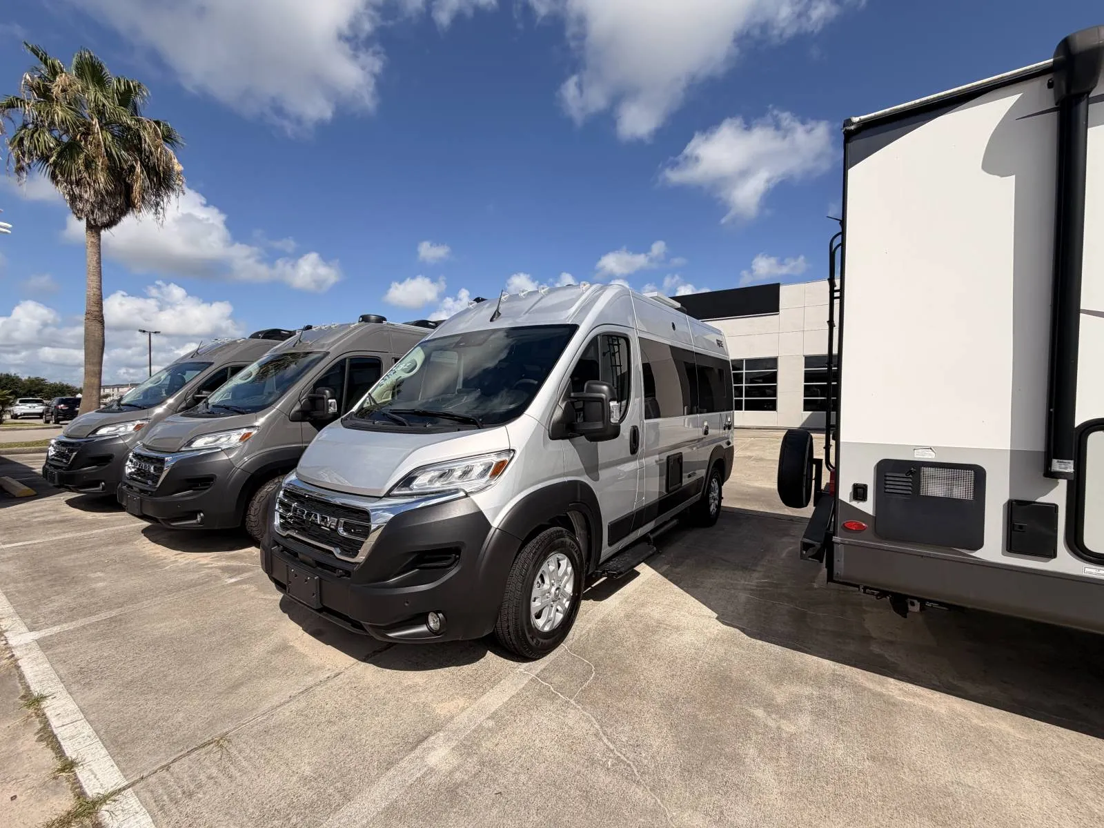 2027 Thor Motor Coach Rize 18Z - Photo 2