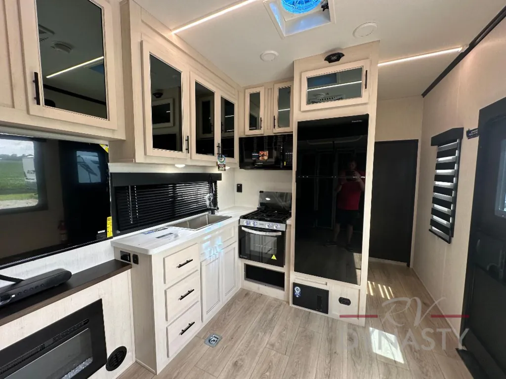 2026 Forest River Vengeance Rogue Armored 25L141, Photos photo 32