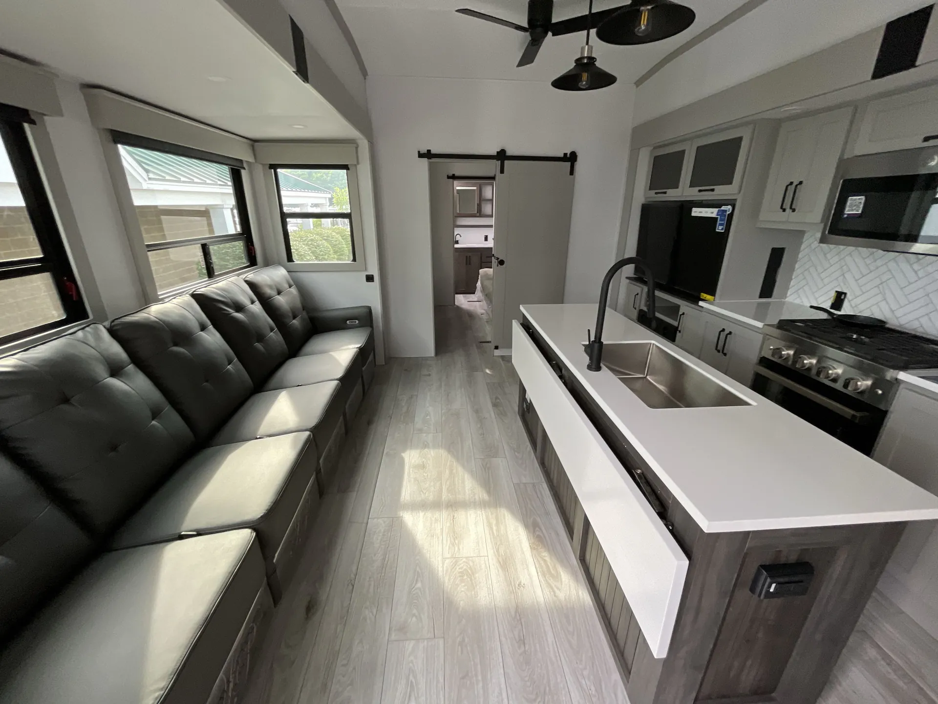 2025 Keystone Montana High Country 397FB — living area main