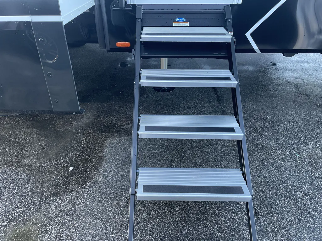 2026 Brinkley Model G 4150, Photos photo 9