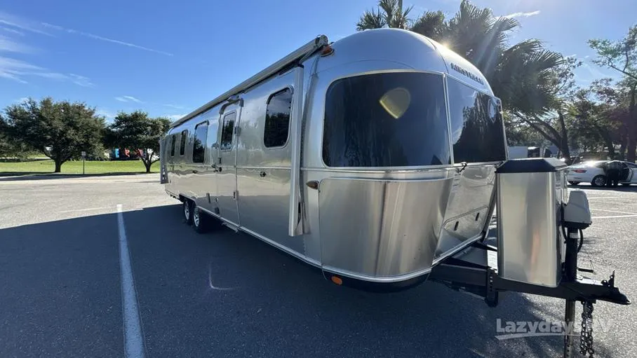 2019 Airstream Classic 30RB - Photo 2