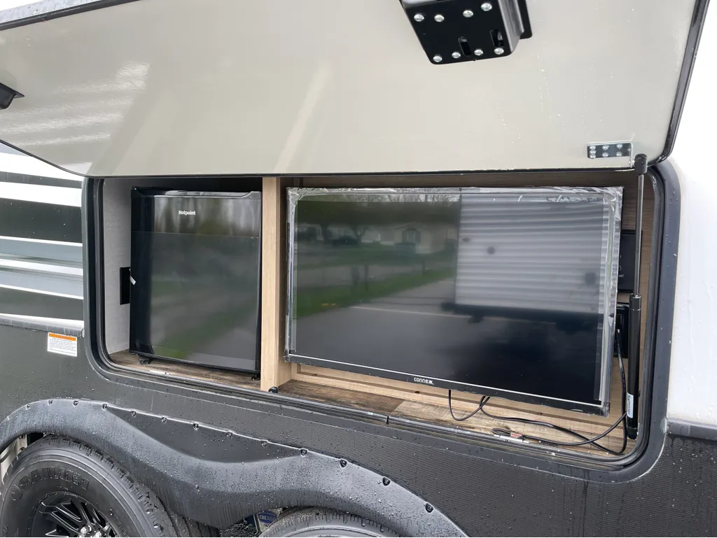 2022 Keystone Raptor 351 - Photo 3