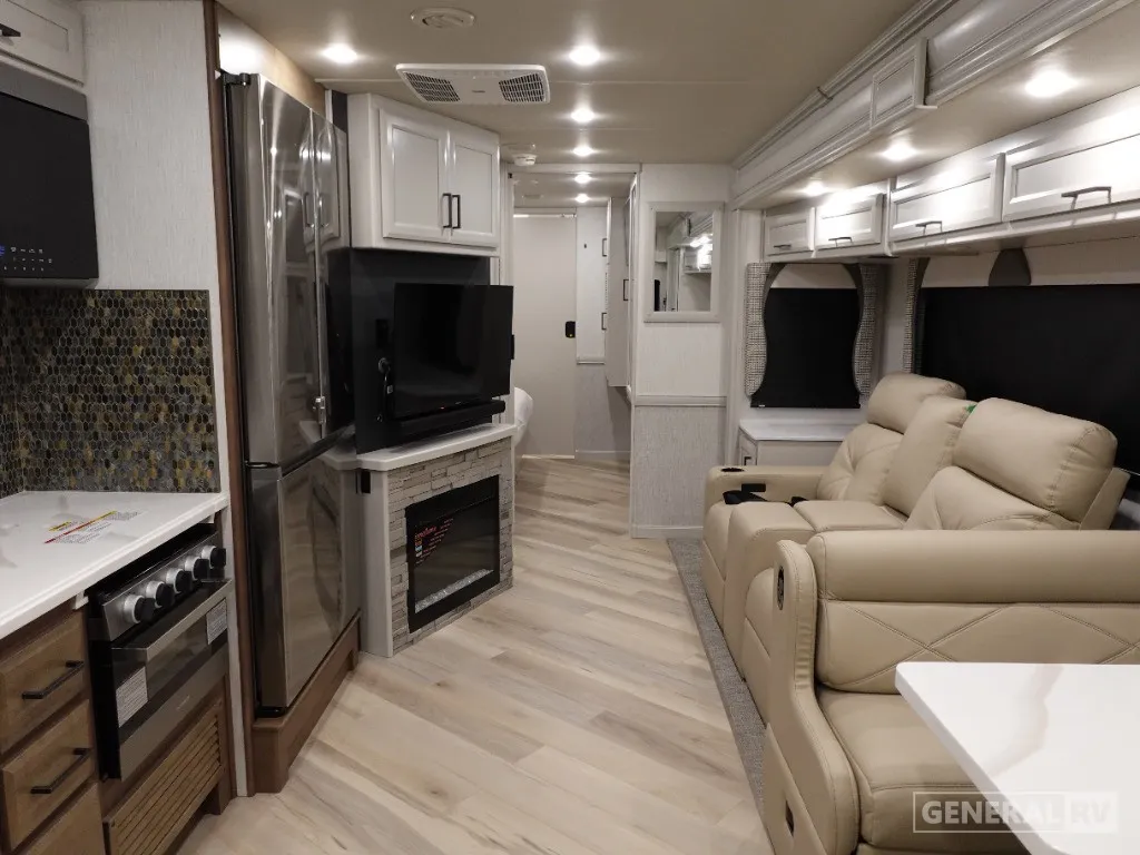 2026 Fleetwood Bounder 35K - Photo 3