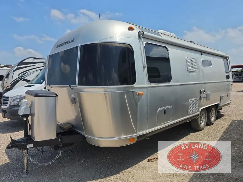 2017 Airstream Flying Cloud 25 - Photo 3