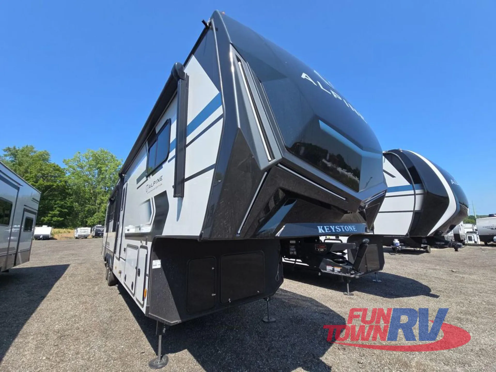 2026 Keystone Alpine Avalanche Edition 366LS - Photo 2