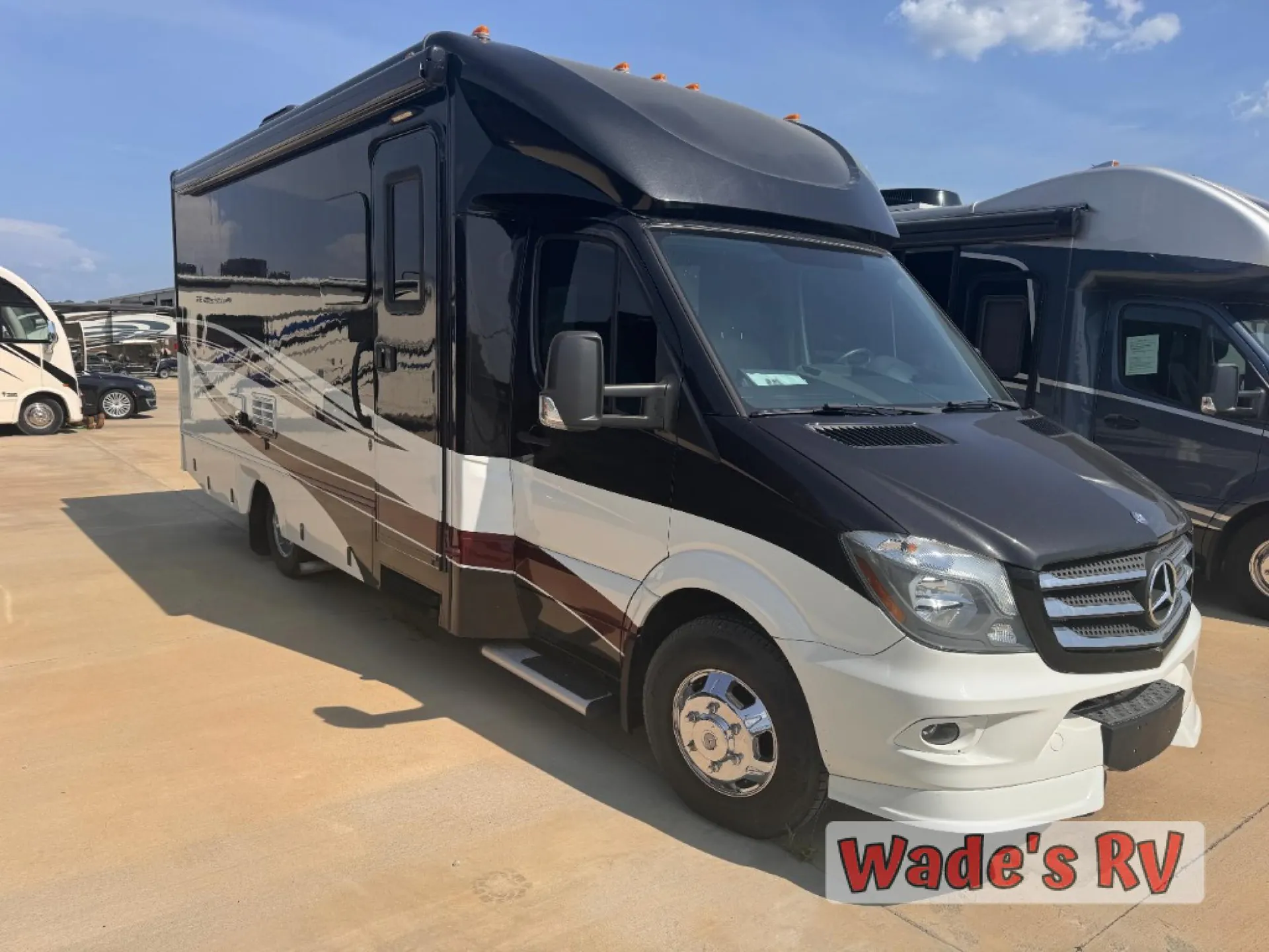 2015 Renegade RV Villagio 25HAB dealer photo 1 from Wade's RV