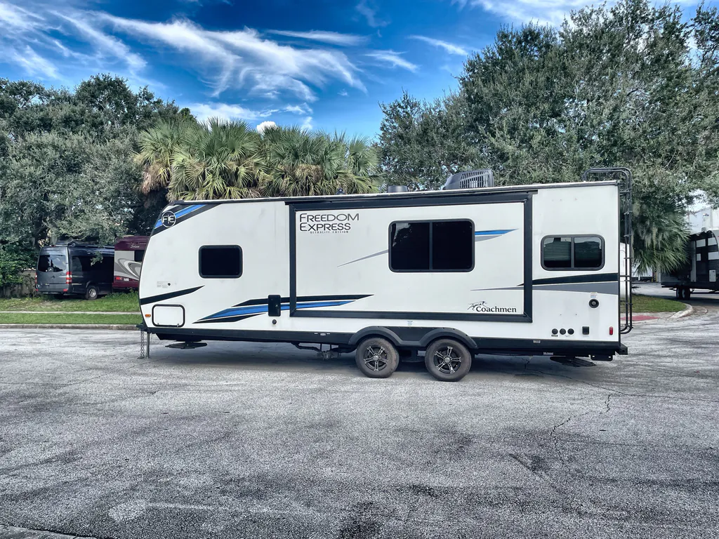 2024 Coachmen Freedom Express Select 31SE, Photos photo 6