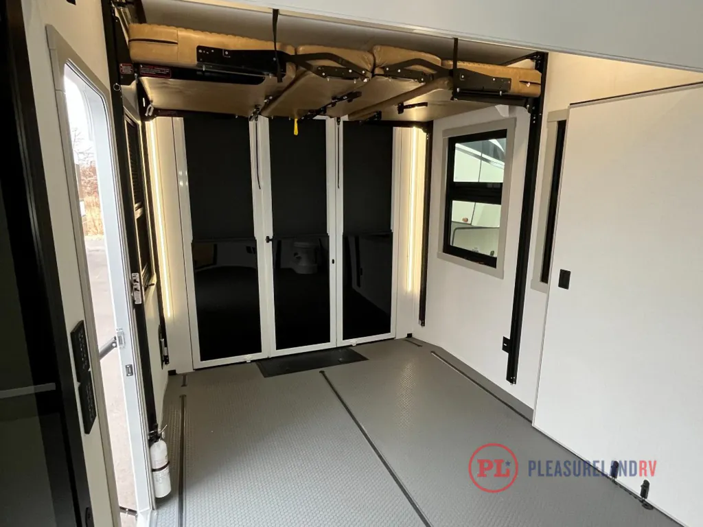 2026 Brinkley Model G 4100, Photos photo 12
