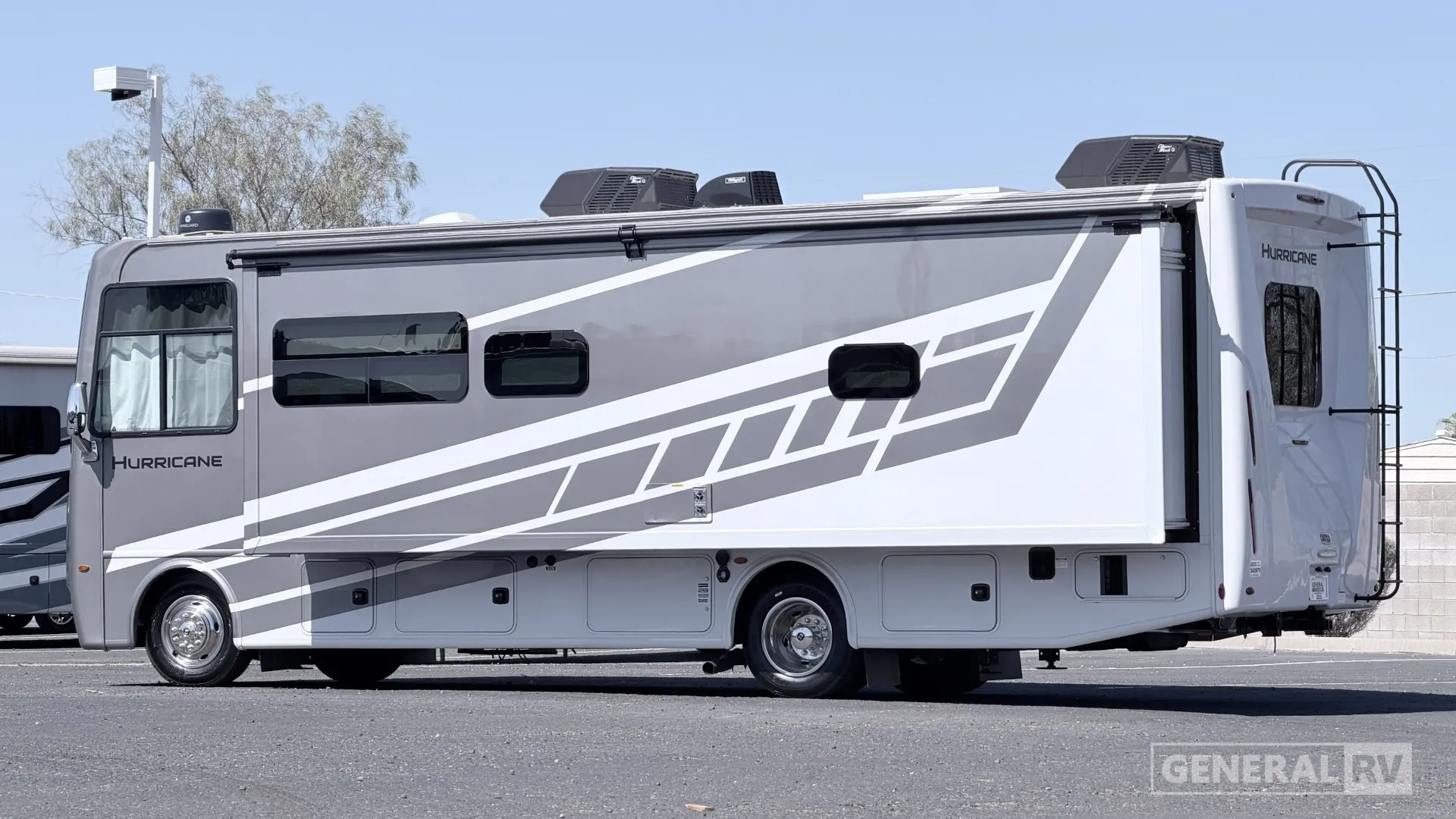 2026 Thor Motor Coach Hurricane 29L - Photo 4
