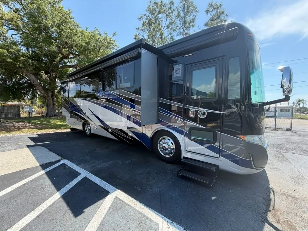 2021 Tiffin Motorhomes Allegro Red 33 AA - Main photo