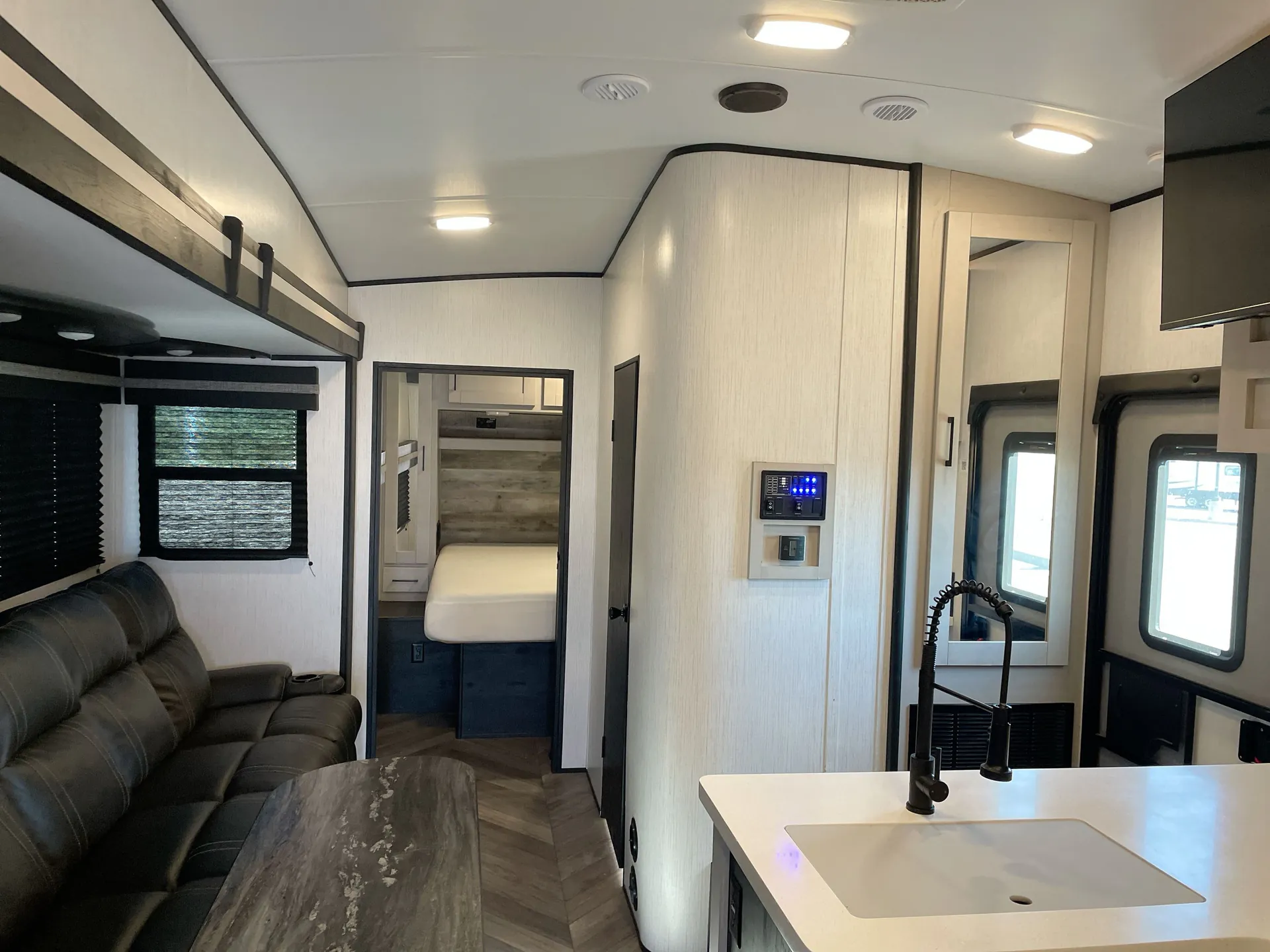 2022 Heartland Torque T322 — living area main
