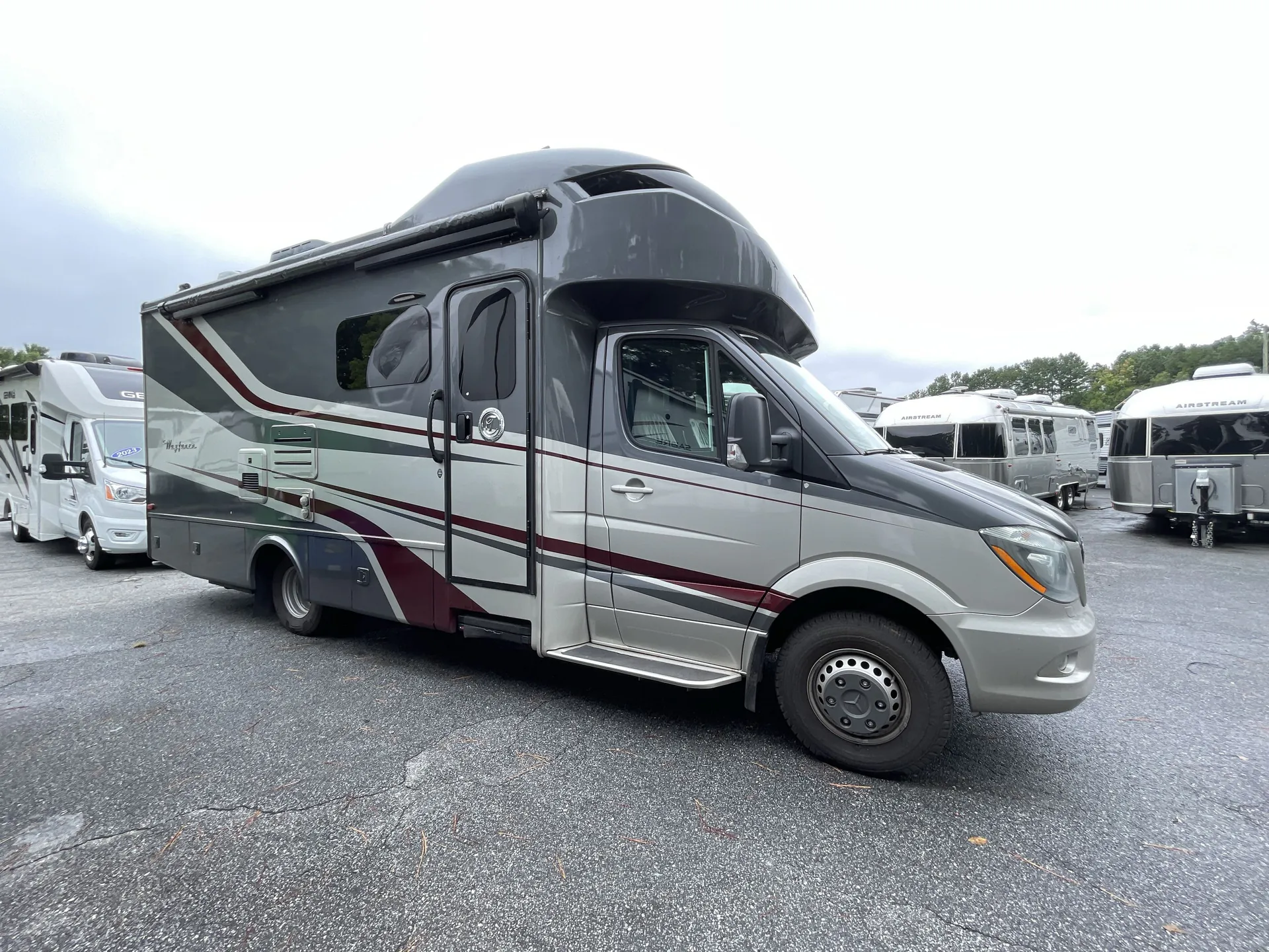 2019 Tiffin Wayfarer 24 FW dealer photo 1 from Camping World