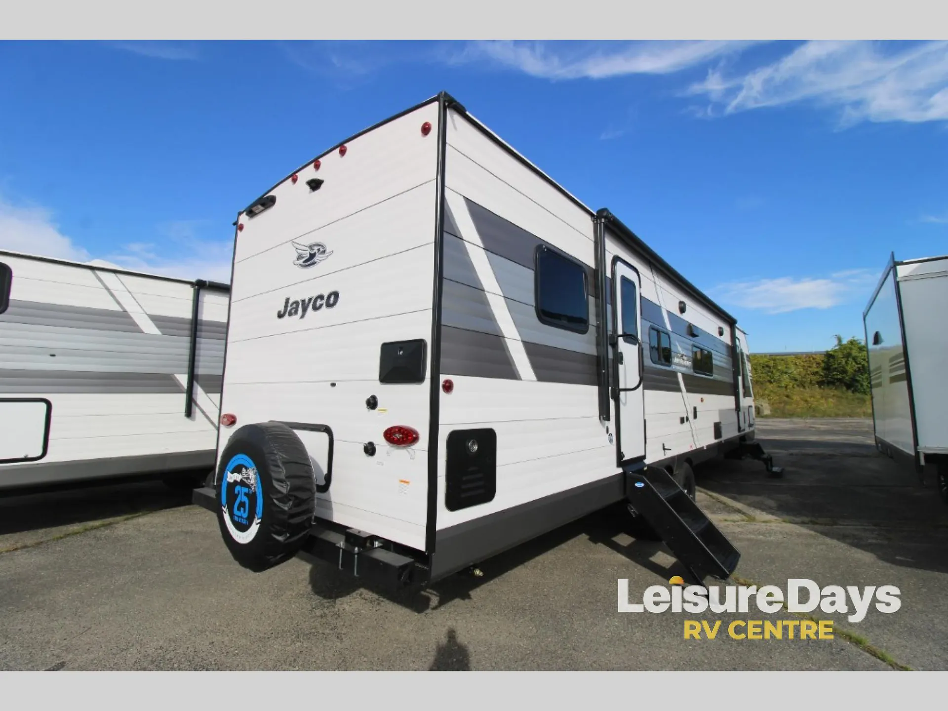 2027 Jayco Jay Flight 335BHS - Photo 3