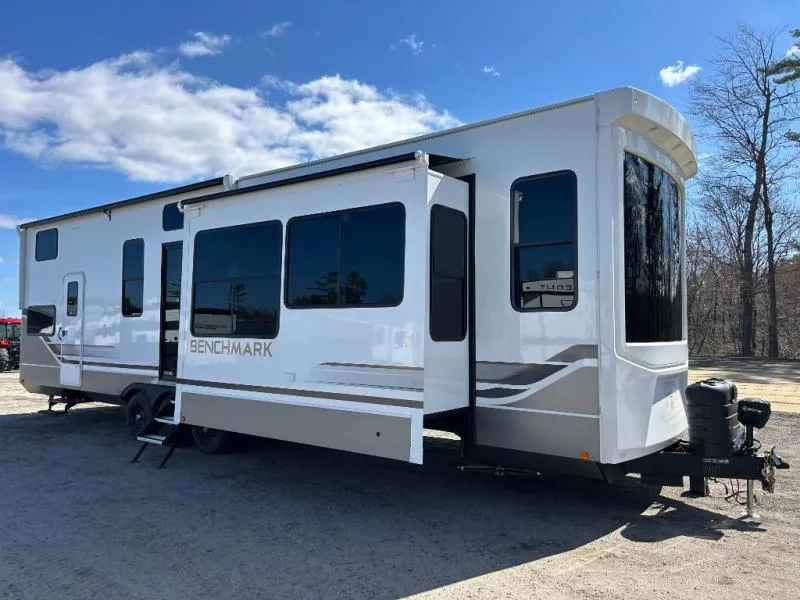 2026 Alliance RV Benchmark 42LFT - Photo 2