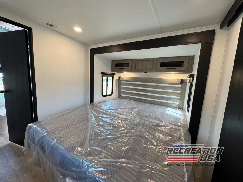 2026 Forest River Solaire 3300FLBS, Photos photo 4