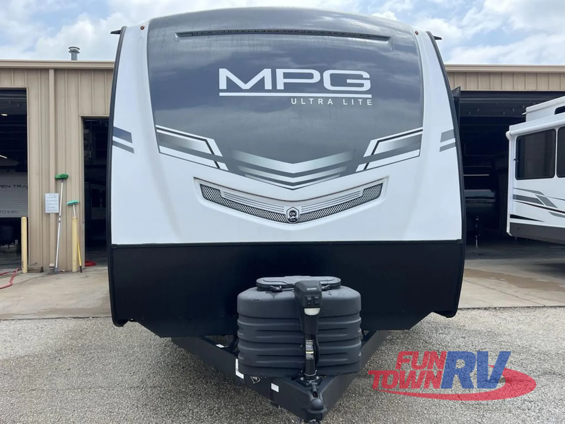 2025 Cruiser RV MPG 2400PD - Photo 3