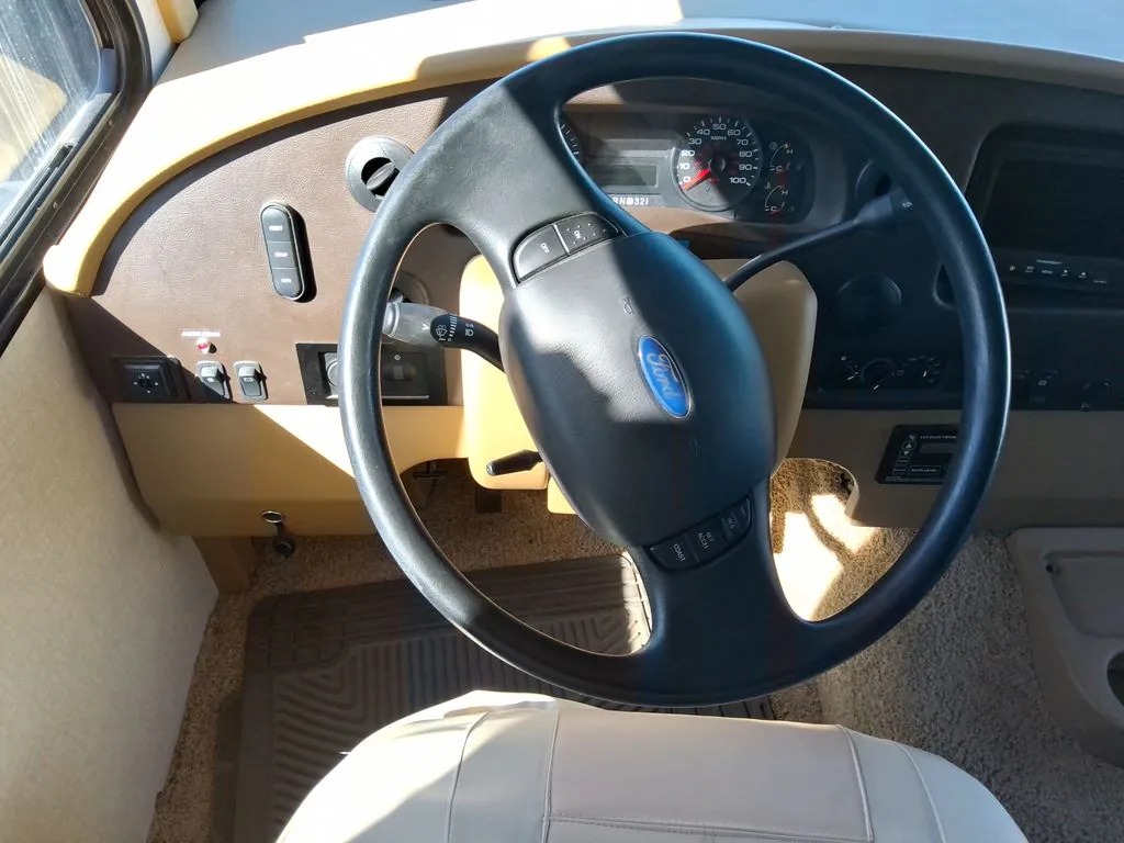 2015 Winnebago Vista 31KE - Photo 3