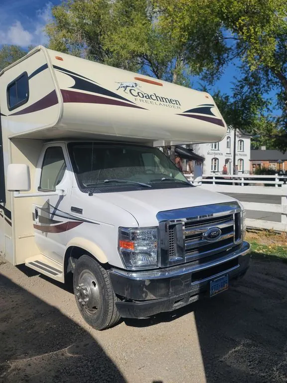 2016 Coachmen Freelander 27QB - Photo 2