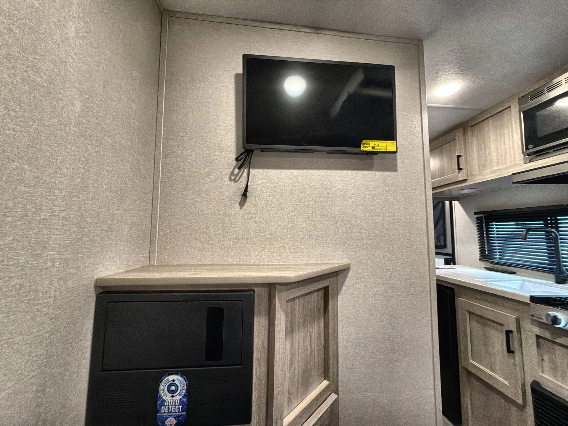 2024 Forest River Aurora Light 15RDX — off campside