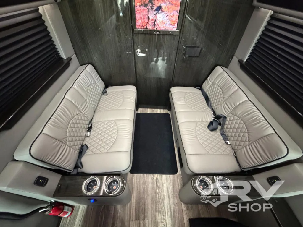 2025 Midwest Automotive Designs Luxe Cruiser D4, Photos photo 8