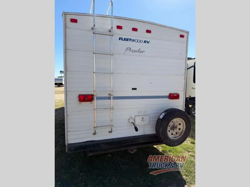 2001 Fleetwood RV Prowler 285S - Photo 3