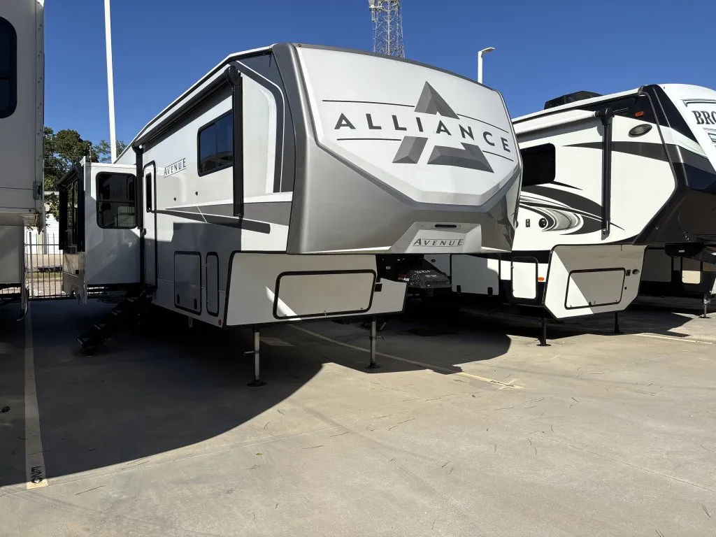 2024 Alliance RV Avenue 32RLS - Photo 2