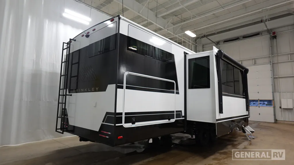 2027 Brinkley Model Z AIR 315, Photos photo 7