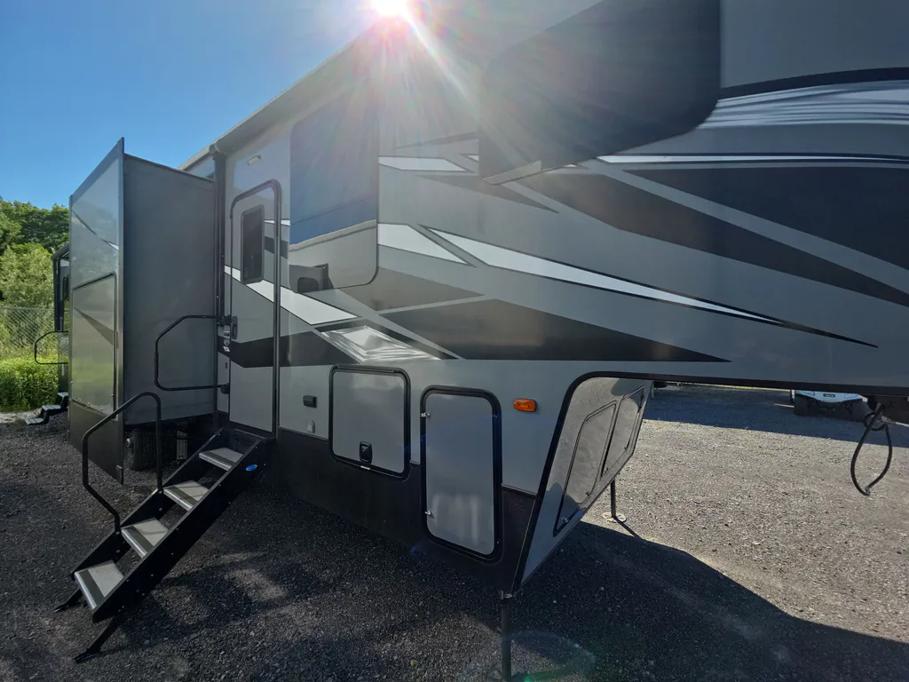 2020 Keystone Raptor 423, Photos photo 5