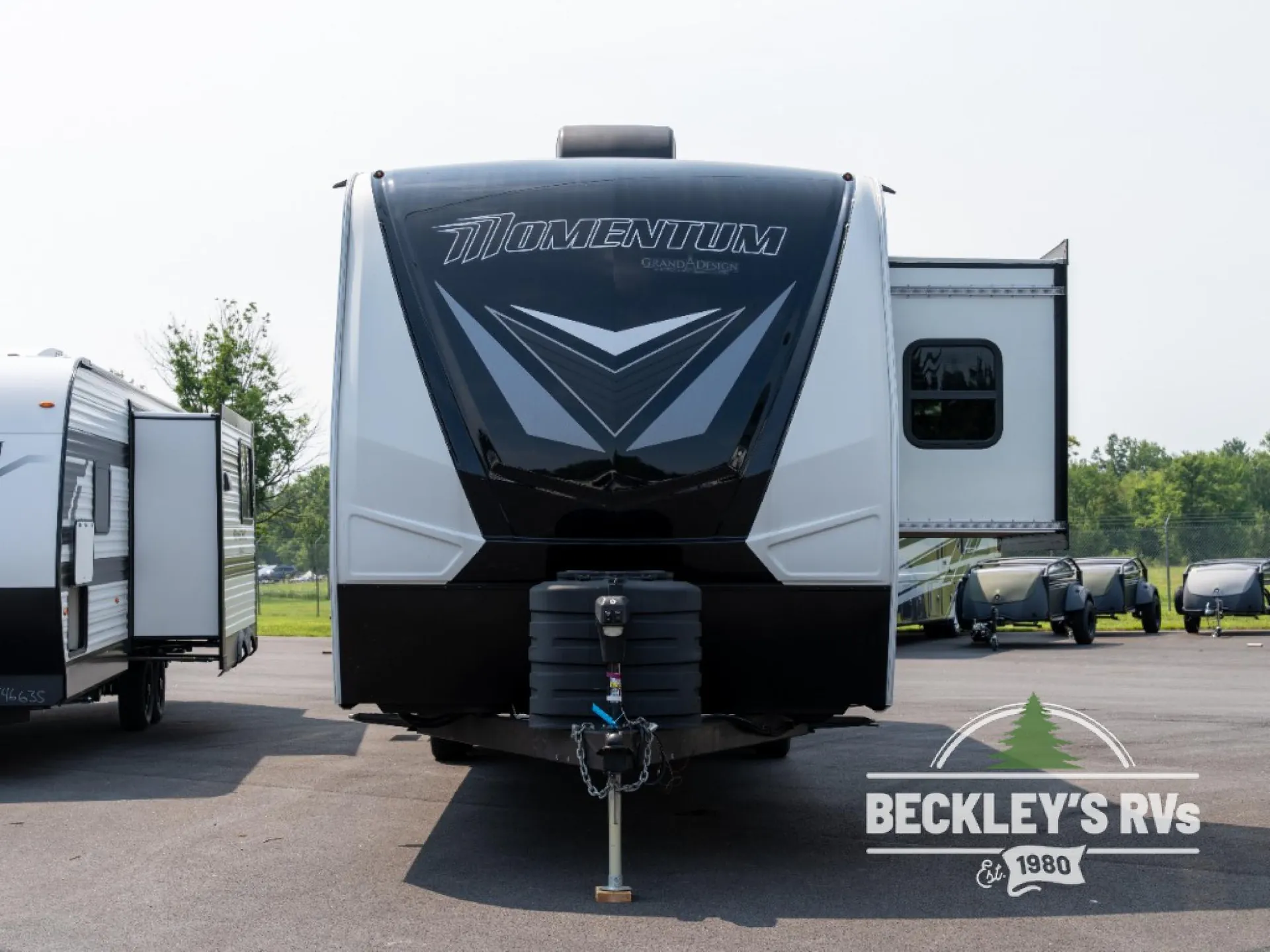 2023 Grand Design Momentum G-Class 32G - Photo 4
