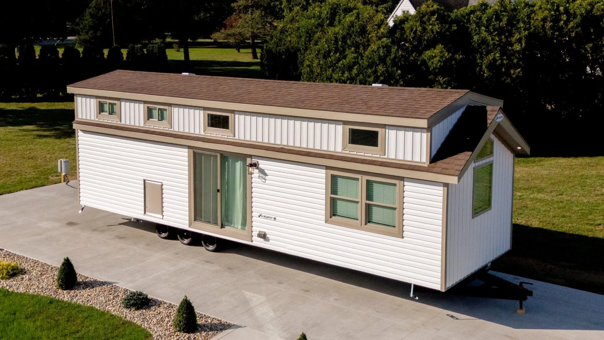 Lakeside 8155 exterior
