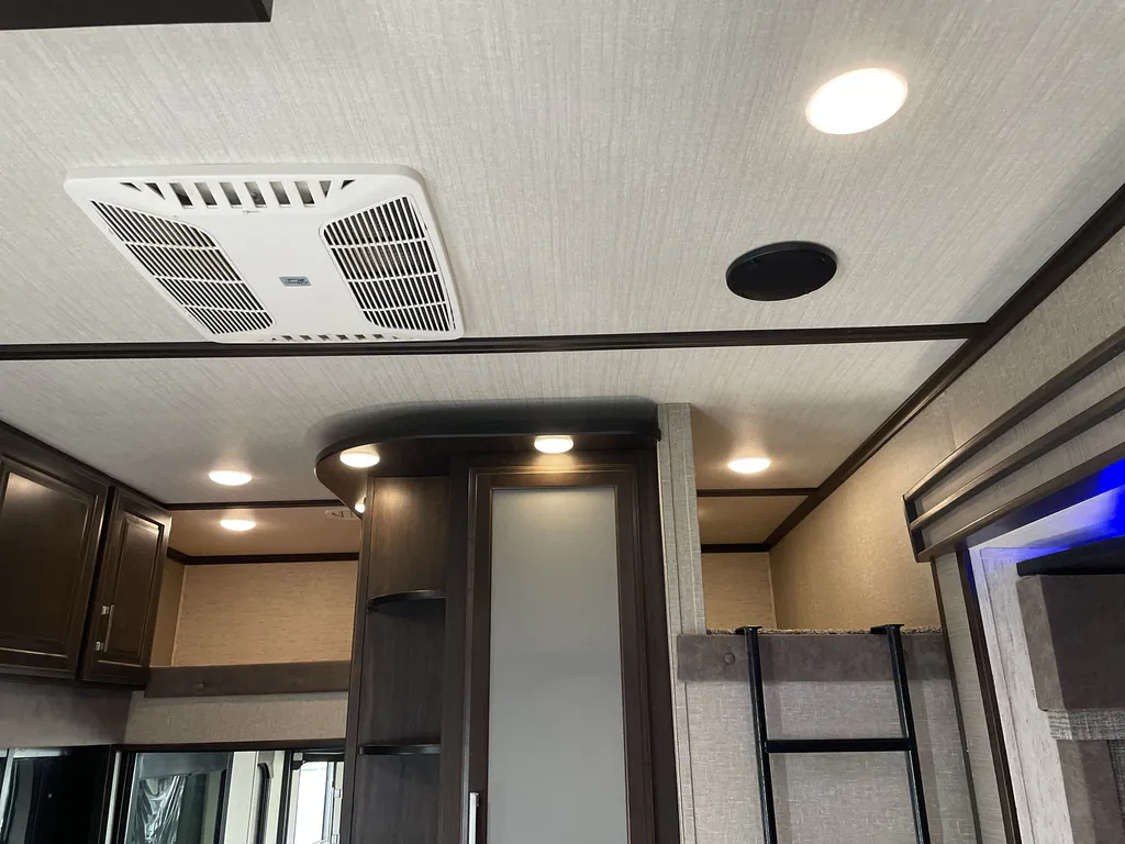 2019 Grand Design Momentum 399TH, Photos photo 31