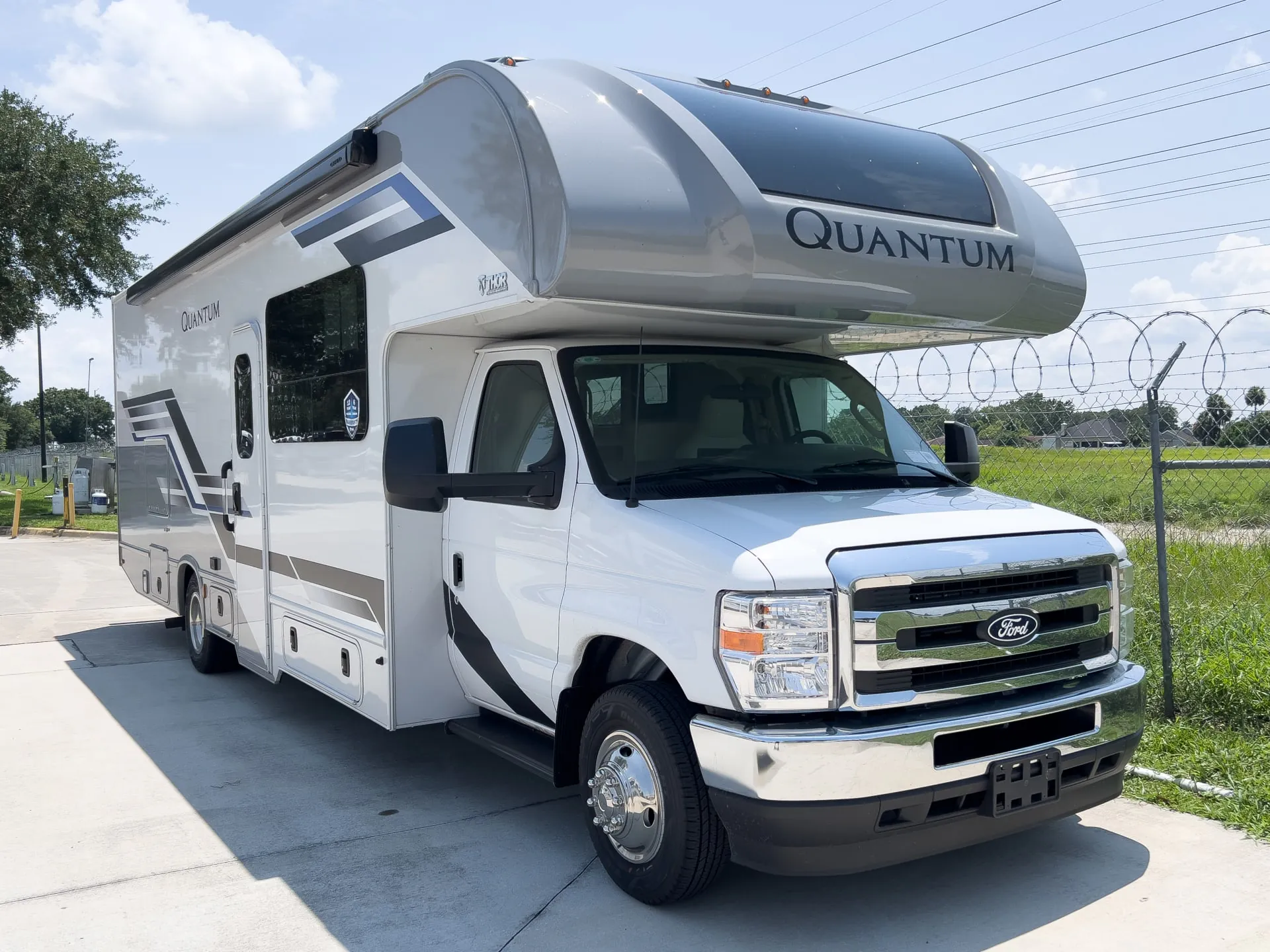 2027 Thor Motor Coach Quantum KW29 dealer photo 1 from La Mesa RV Center