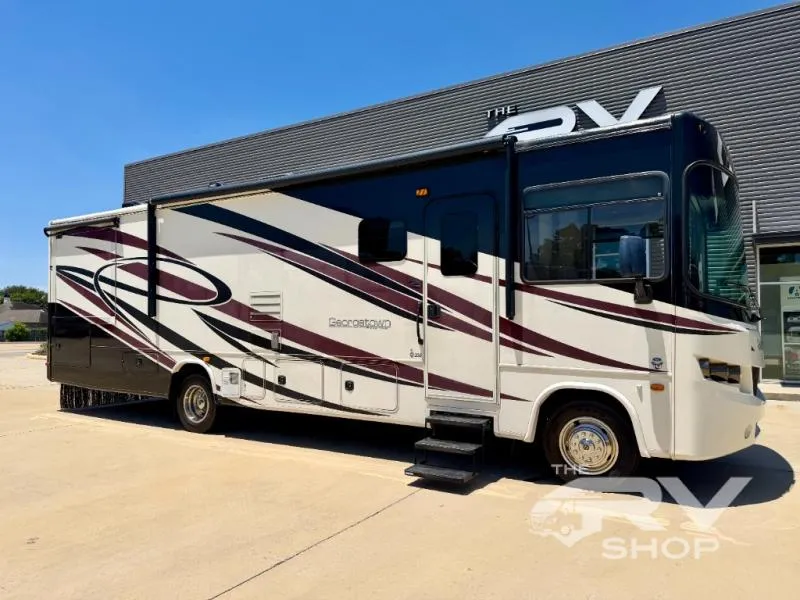 2014 Forest River Georgetown 335DSF - Main photo