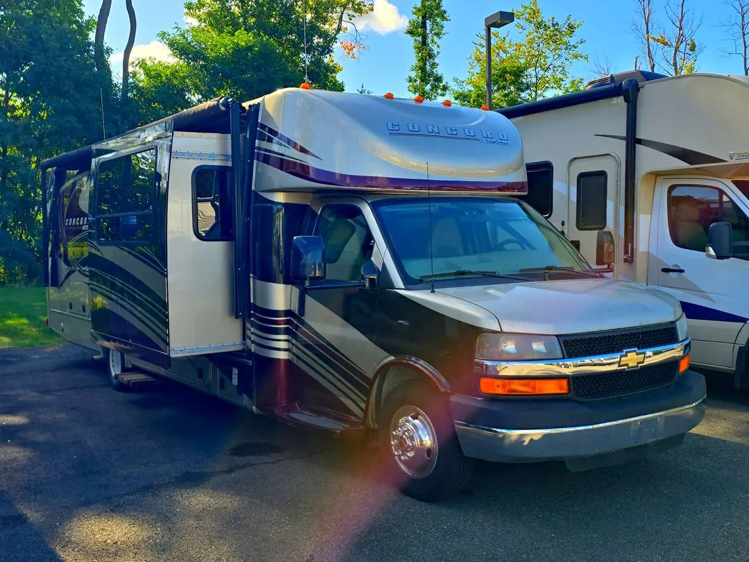 2015 Coachmen Concord 300TS - Photo 2