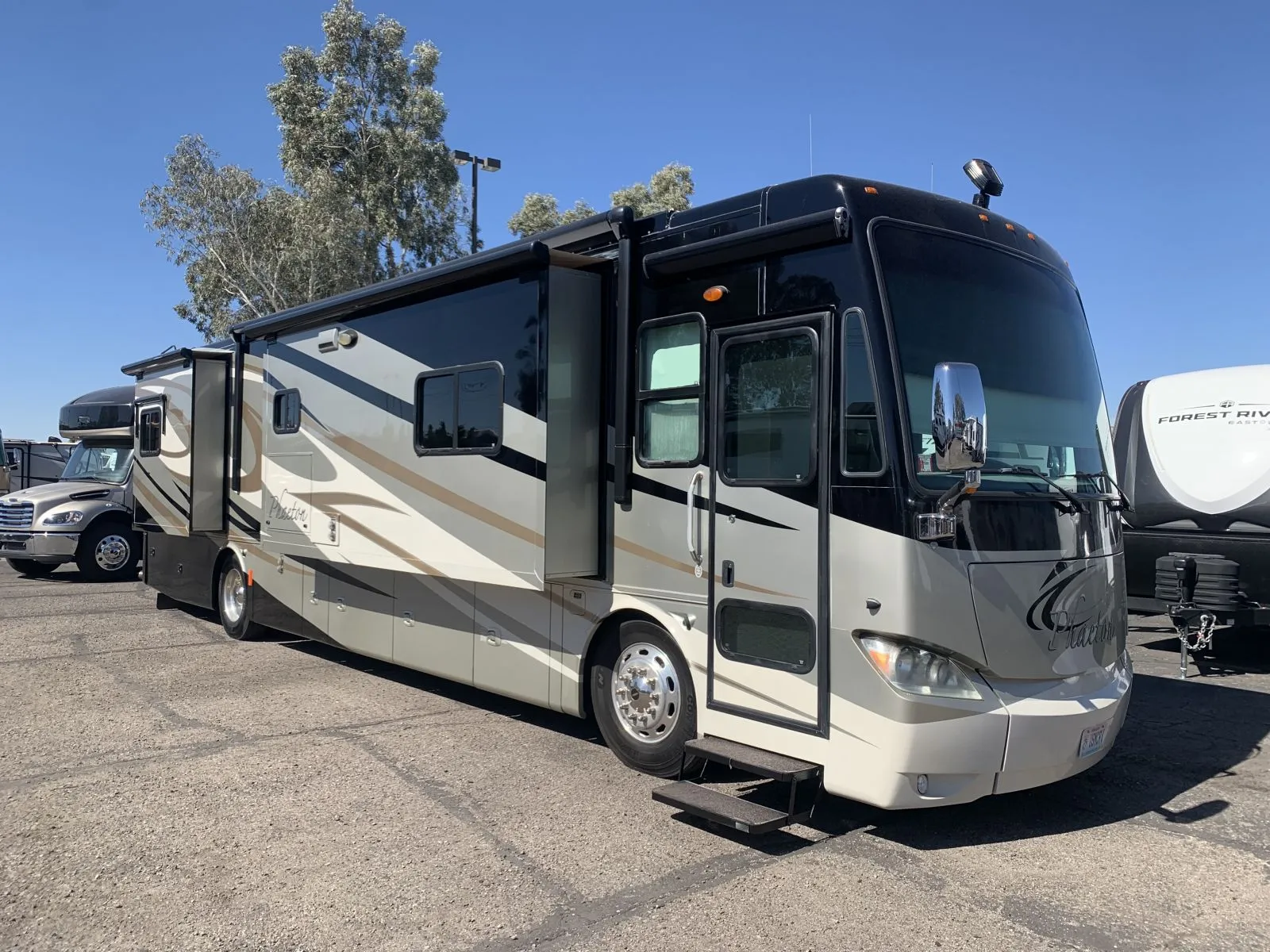 2011 Tiffin Phaeton 40QTH - Photo 2