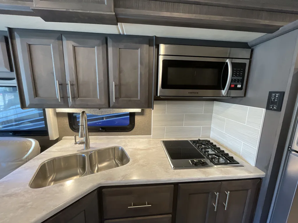 2022 Thor Motor Coach Challenger 35MQ, Photos photo 10