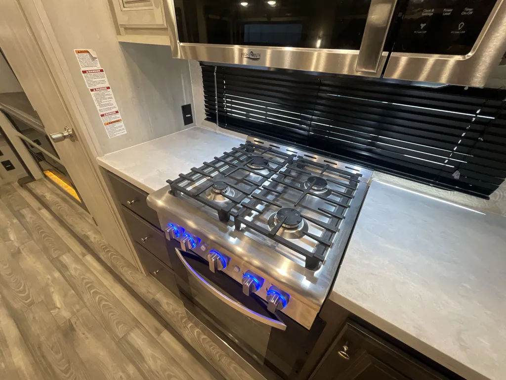 2022 Forest River Cardinal Luxury 380RLX, Photos photo 8