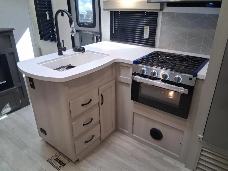 2027 Coachmen Catalina Legacy Edition 333DBDSCK, Photos photo 15